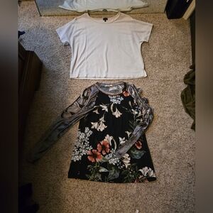 Floral Black Shirt And Buckle Black Lot Of 2 Shirts!